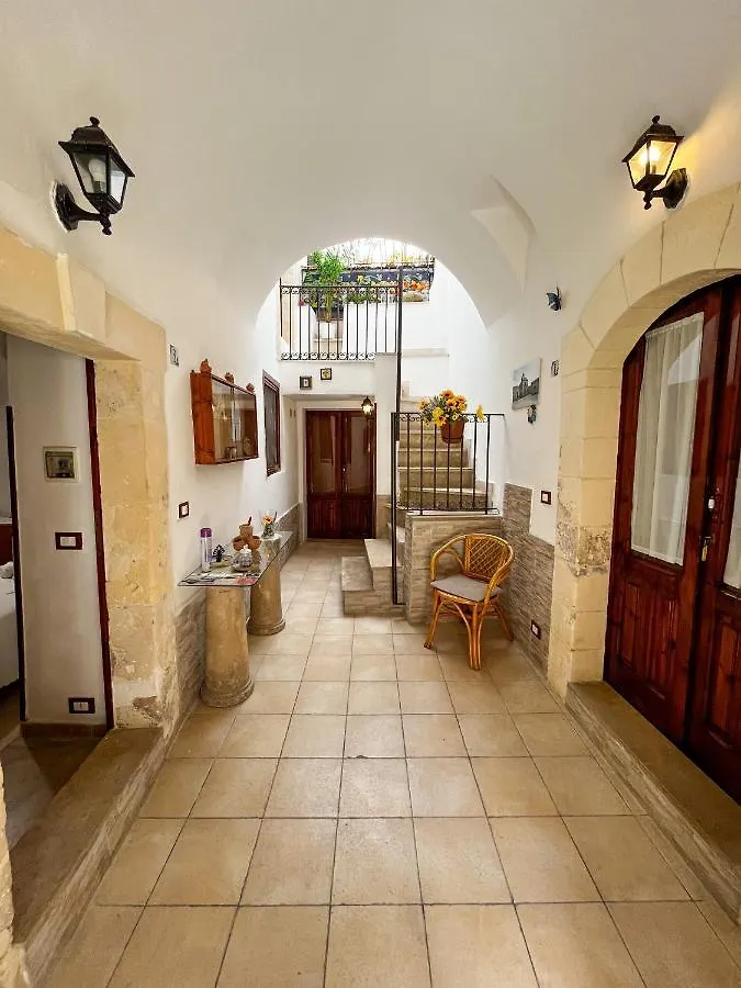 Trinacria'S Rooms Noto Guest house
