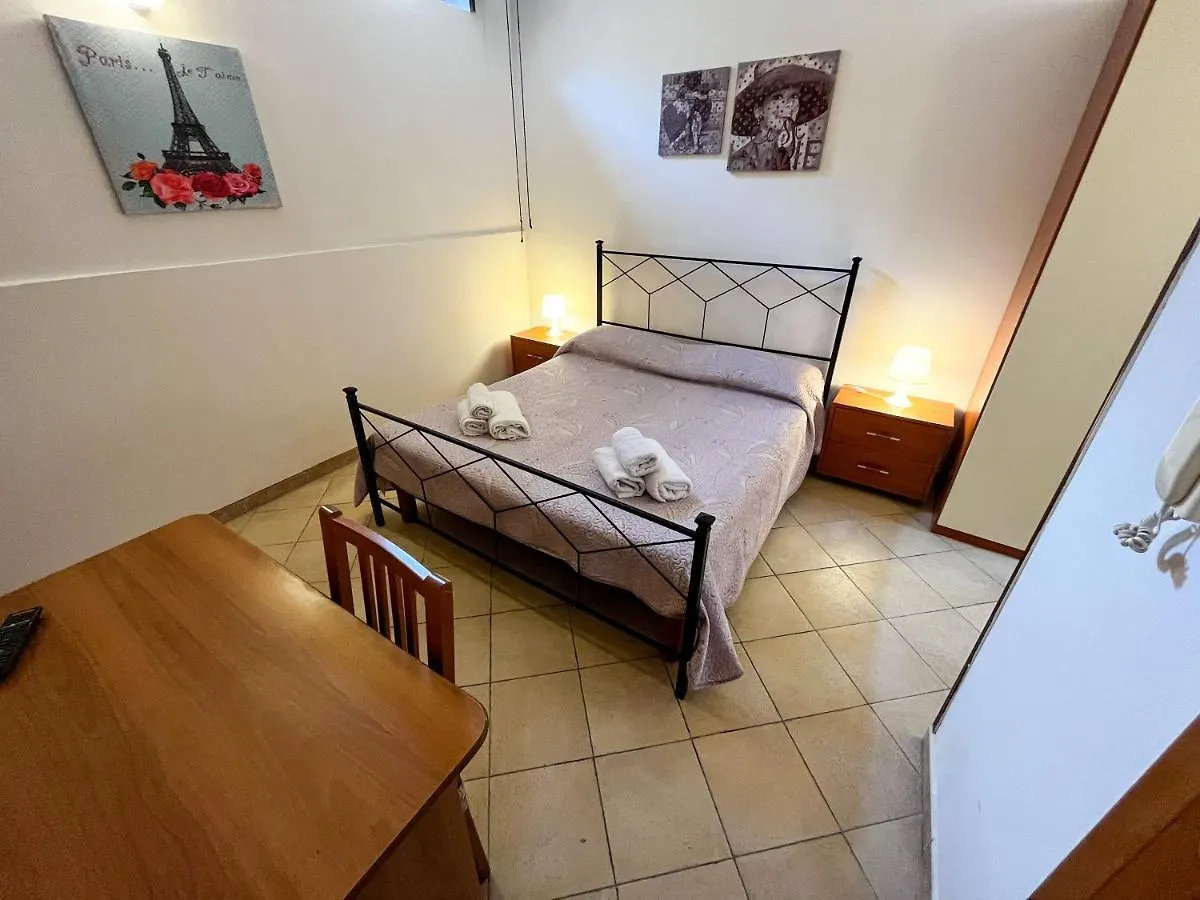 Trinacria'S Rooms 노토